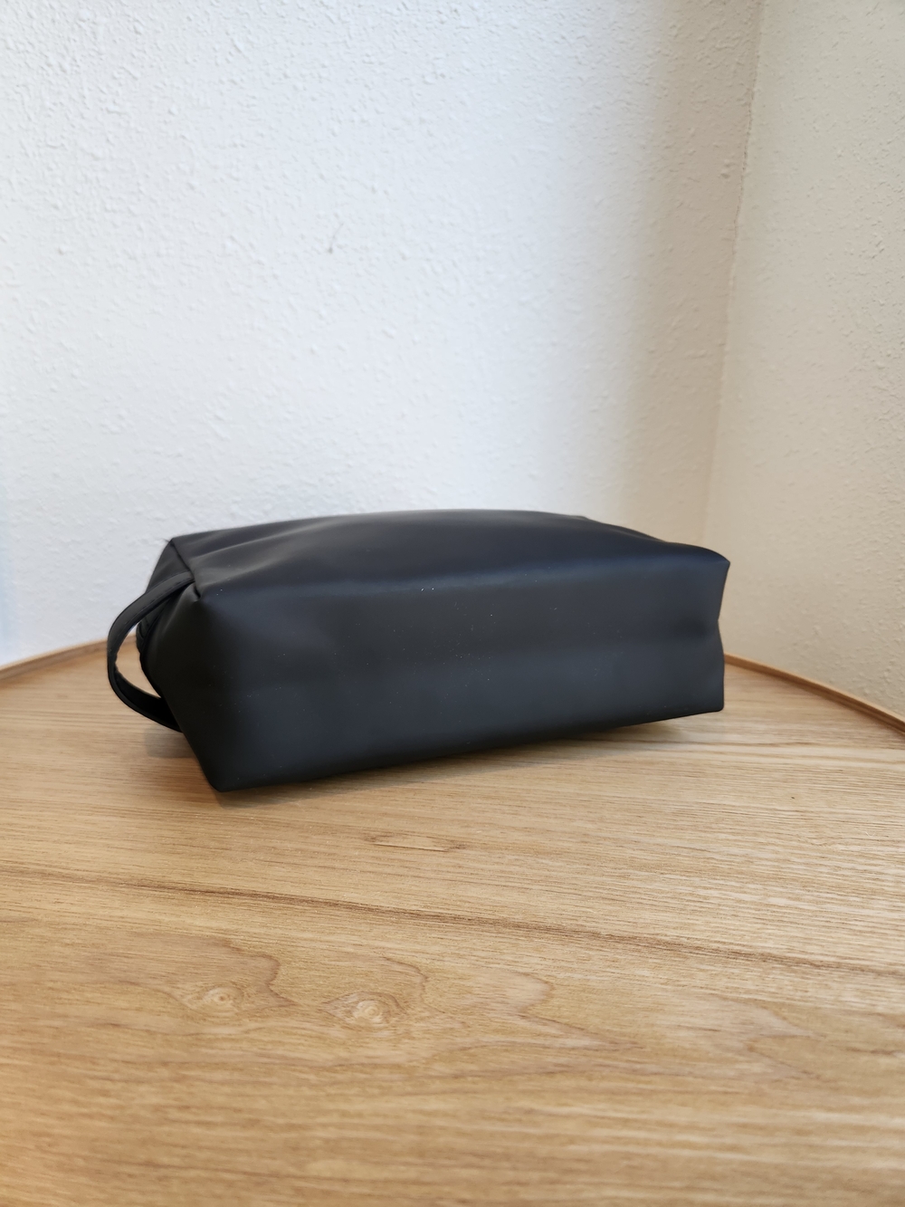 Yves Saint Laurent Black Makeup Travel Case - Picture 6 of 6